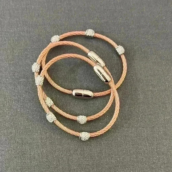 Copper and cubic zirconia bracelet with magnetic closure clasp. - Picture 3 of 4